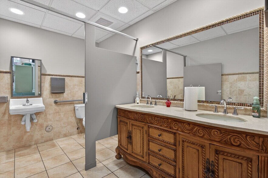 More Photos Of 5521 N University Dr, Coral Springs Office For Sale