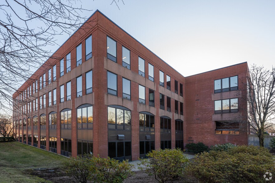 More Photos Of 575-585 Taunton Ave, East Providence Unknown For Lease