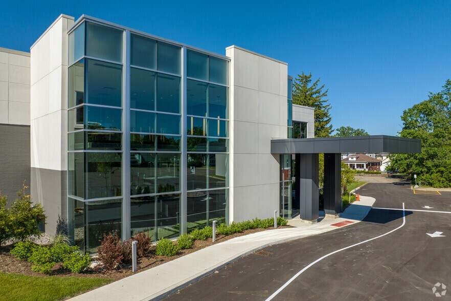 More Photos Of 645 W Grand River Ave, Howell Medical For Lease