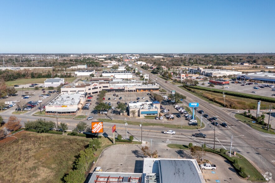 More Photos Of 5003-5075 Garth Rd, Baytown Unknown For Lease