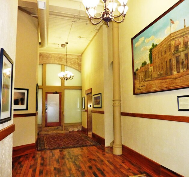 More Photos Of 403-405 E Commerce St, San Antonio Storefront Retail Office For Lease