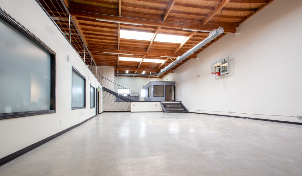 More Photos Of 2229 Barry Ave, Los Angeles Office For Lease