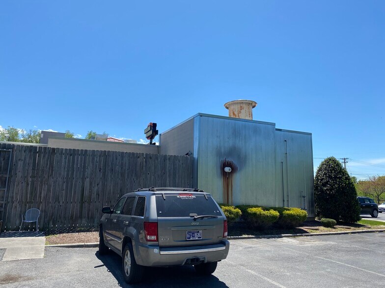 More Photos Of 5100 Lee Hwy, Bristol Restaurant For Sale