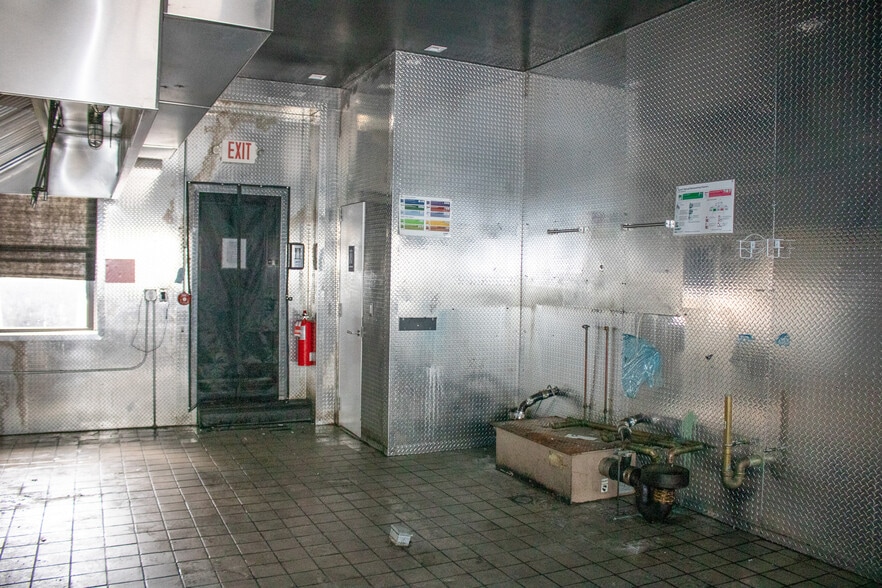 More Photos Of 646 Forest Ave, Staten Island Storefront For Lease