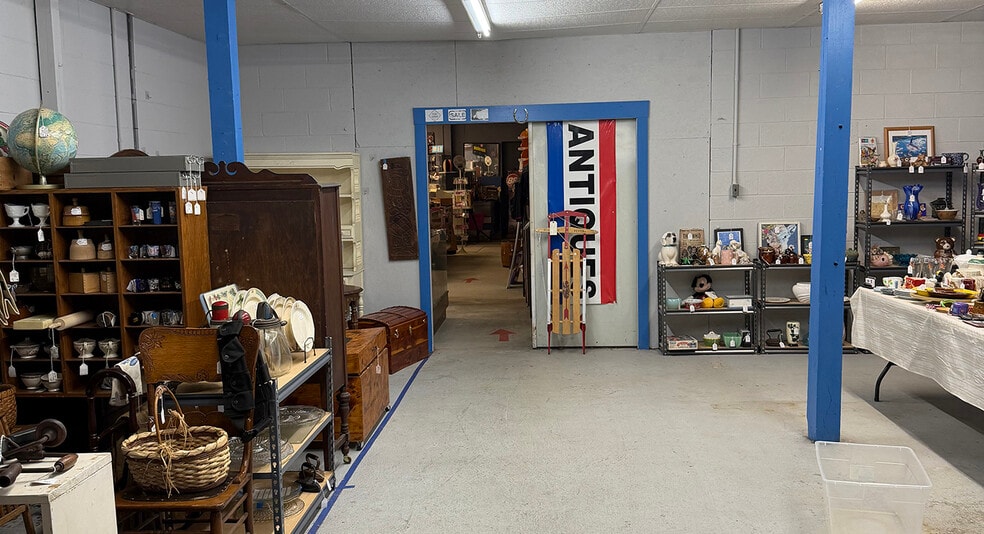 More Photos Of 41 Lakeside Dr, Farmville Warehouse For Sale