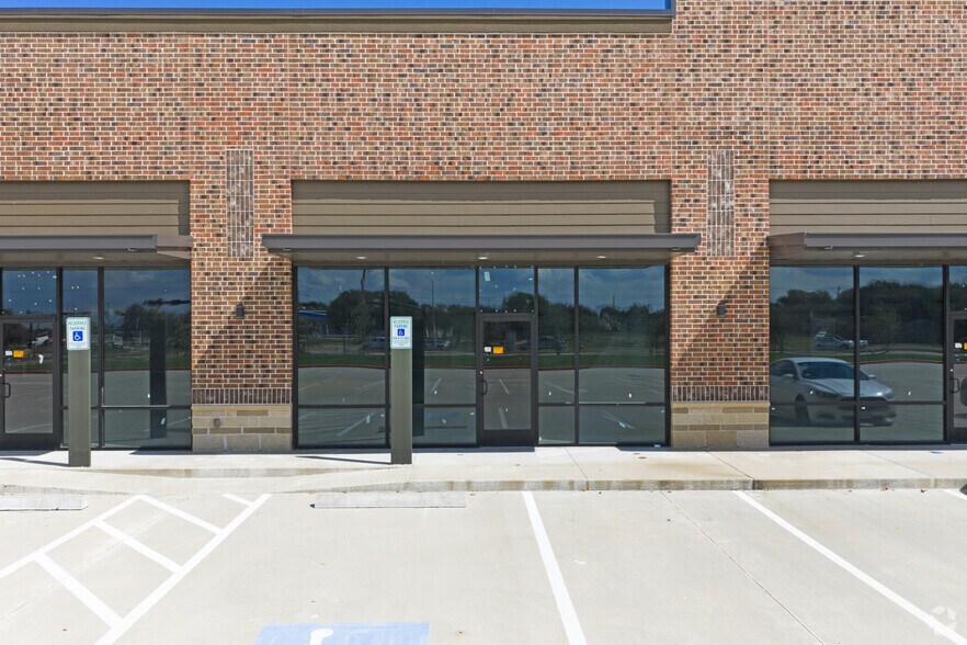 More Photos Of 5149 Reading Rd, Rosenberg Storefront For Sale