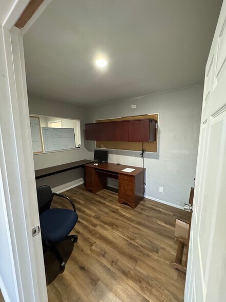 More Photos Of 7038 Eckhert Rd, San Antonio Warehouse For Lease