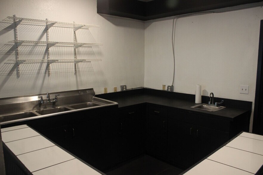 More Photos Of 1327 Dr Martin Luther King Jr St S, Saint Petersburg Office For Sale