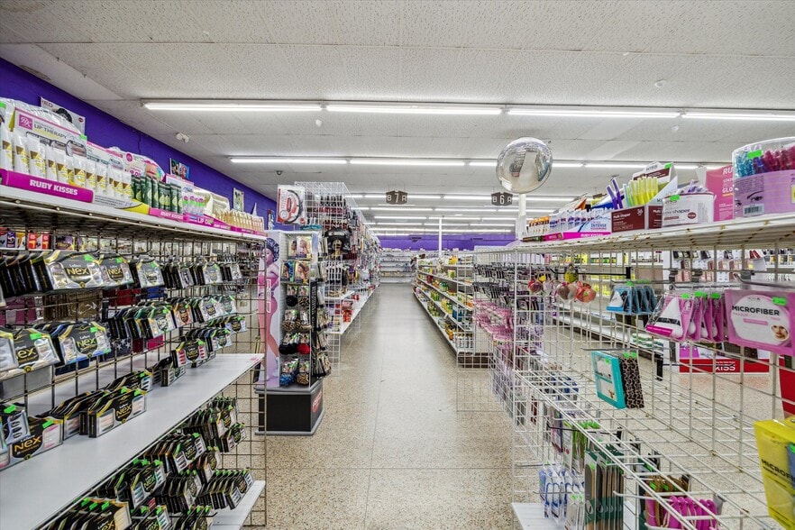 More Photos Of 5104 Lockwood Dr, Houston Storefront For Sale