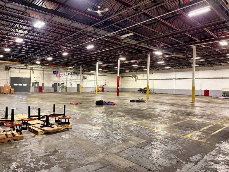 More Photos Of 185 Warren St, Glens Falls Distribution For Lease