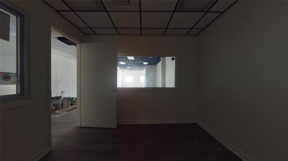 More Photos Of 166 W Park Ave, Long Beach Storefront Retail Office For Sale