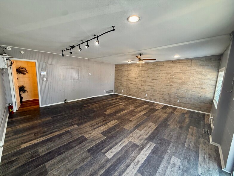 More Photos Of 1340-1342 Washington Ave, Loveland Storefront Retail Office For Lease