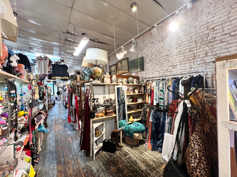 More Photos Of 706 State St, Santa Barbara Storefront For Sale