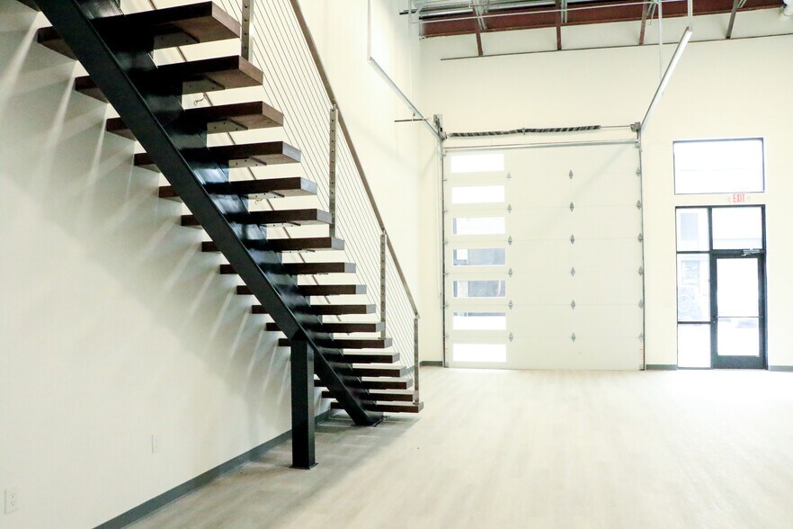 More Photos Of 2601 TX-121, Lewisville Showroom For Sale