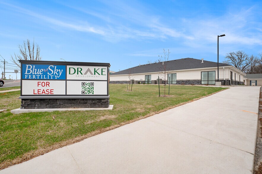 More Photos Of 9361-9369 W 75th St, Overland Park Office For Lease