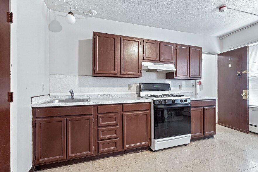 More Photos Of 32 Northeast St, Woonsocket Apartments For Sale