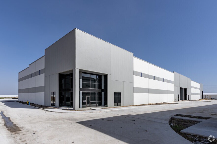 More Photos Of 21959 US-79 Hwy, Taylor Warehouse For Lease