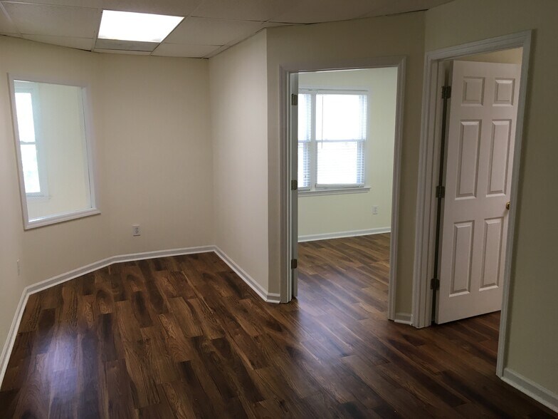 More Photos Of 2225 Ashley Crossing Dr, Charleston Office Residential For Lease