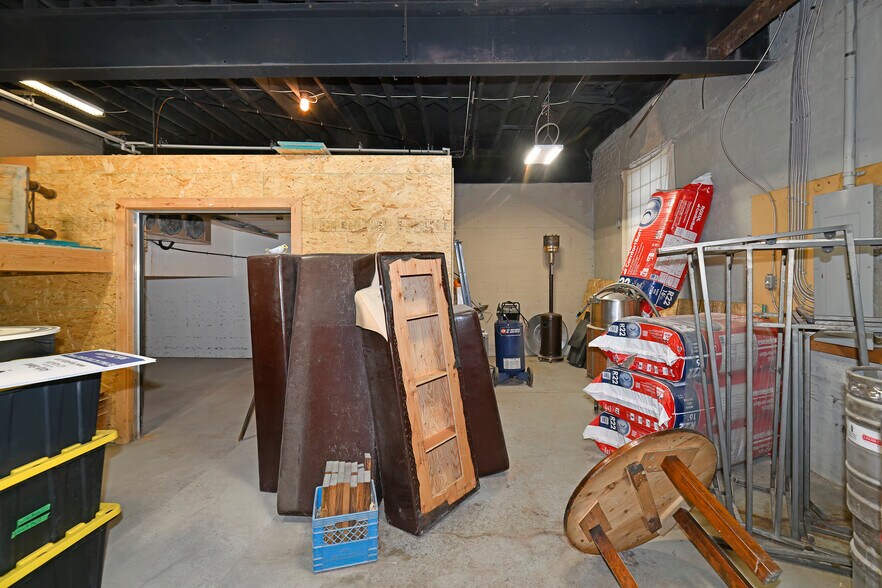 More Photos Of 30R First Ave, Toronto Light Distribution For Sale