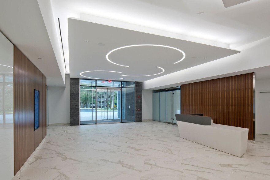 More Photos Of 3160 Fairview Park Dr, Falls Church Office For Lease
