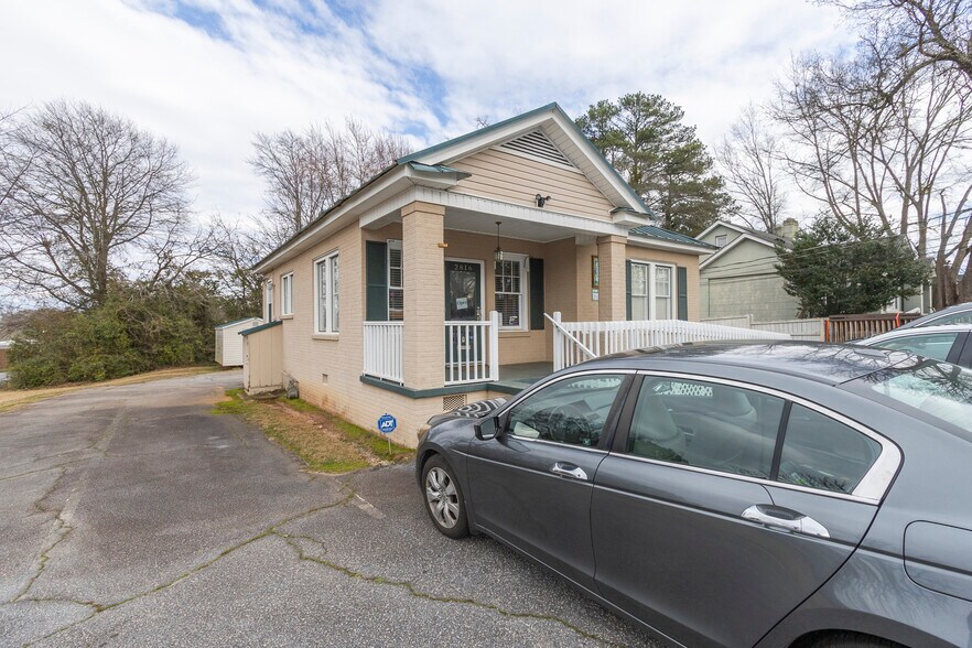 More Photos Of 2816 E North Ave, Anderson Funeral Home For Lease