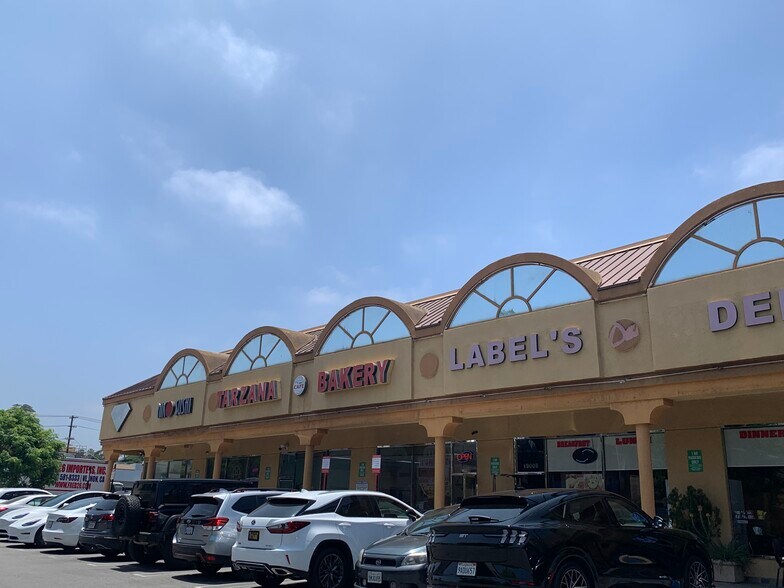 More Photos Of 19001-19015 Ventura Blvd, Tarzana Storefront Retail Office For Lease