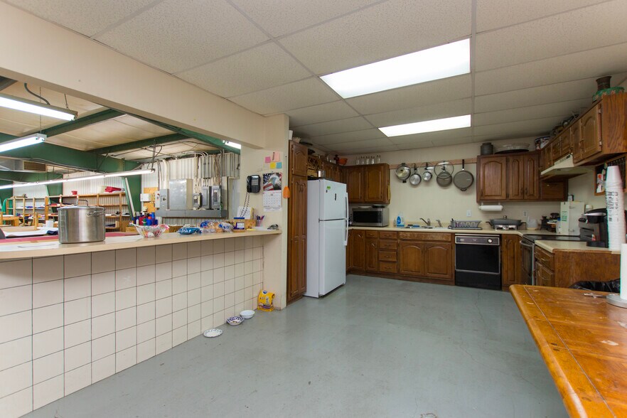 More Photos Of 1453 Johnson Ave, New Hope Manufacturing For Sale