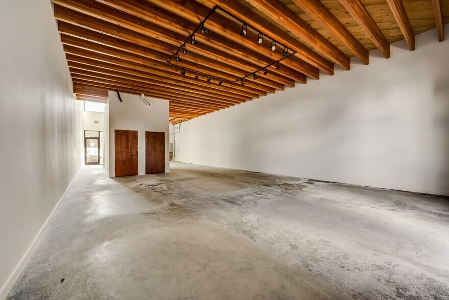 More Photos Of 4763 Algiers St, Dallas Loft Creative Space For Sale