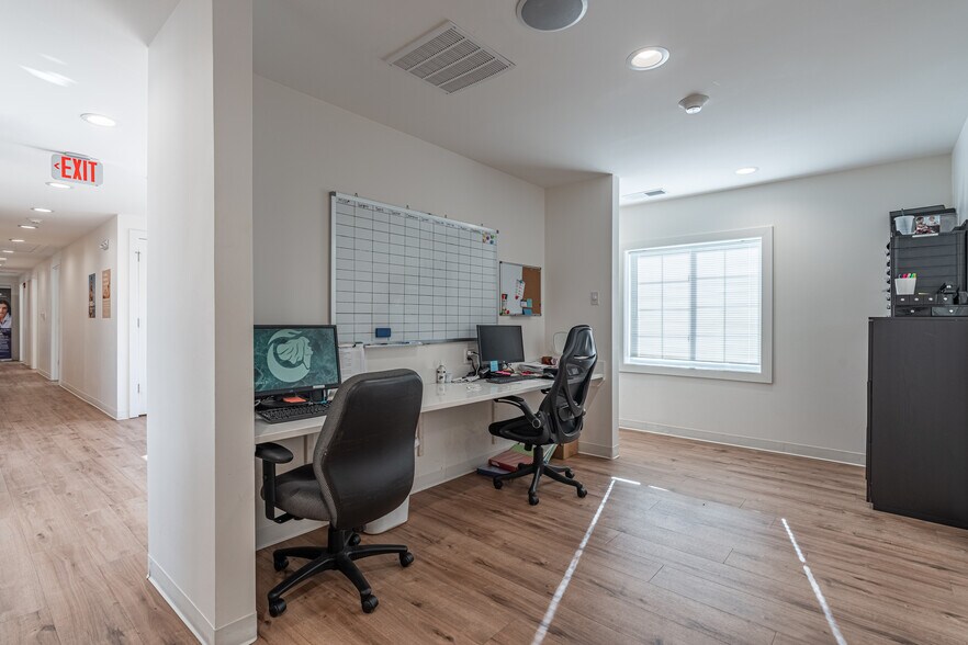 More Photos Of 330 W Frontage Rd, Northfield Medical For Lease