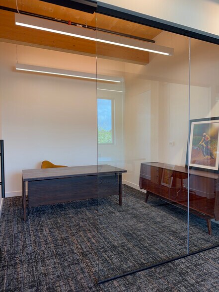 More Photos Of 2422 E 7th St, Austin Office For Lease