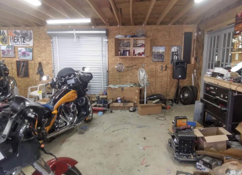 More Photos Of 3230 Linda, Memphis Service For Sale