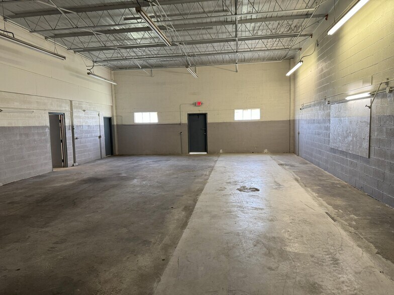 More Photos Of 115 Broadhurst Rd, Jacksonville Warehouse For Lease