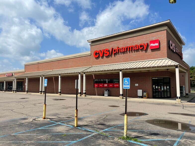 More Photos Of 1537-1585 N Wixom Rd, Wixom General Retail For Lease