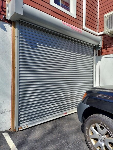 More Photos Of 10 Saint Charles St, Thornwood Flex For Lease