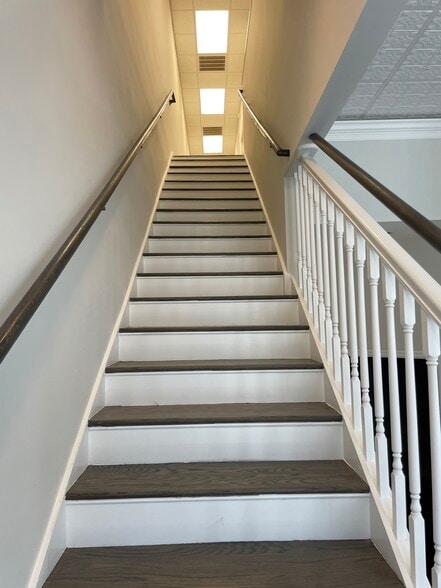 More Photos Of 112 S Maple St, Murfreesboro Office For Lease