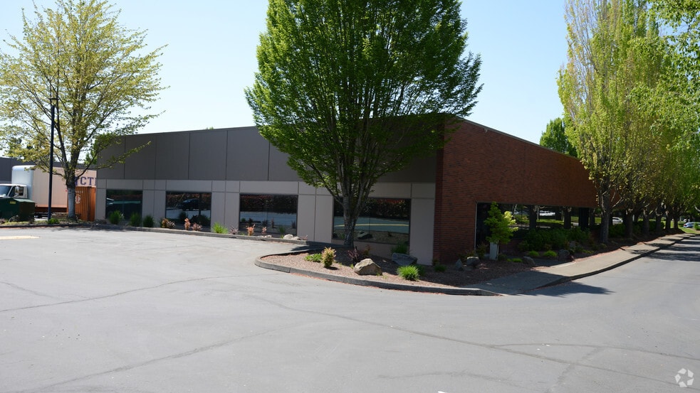 More Photos Of 9500-9560 SW Nimbus Ave, Beaverton Flex For Lease