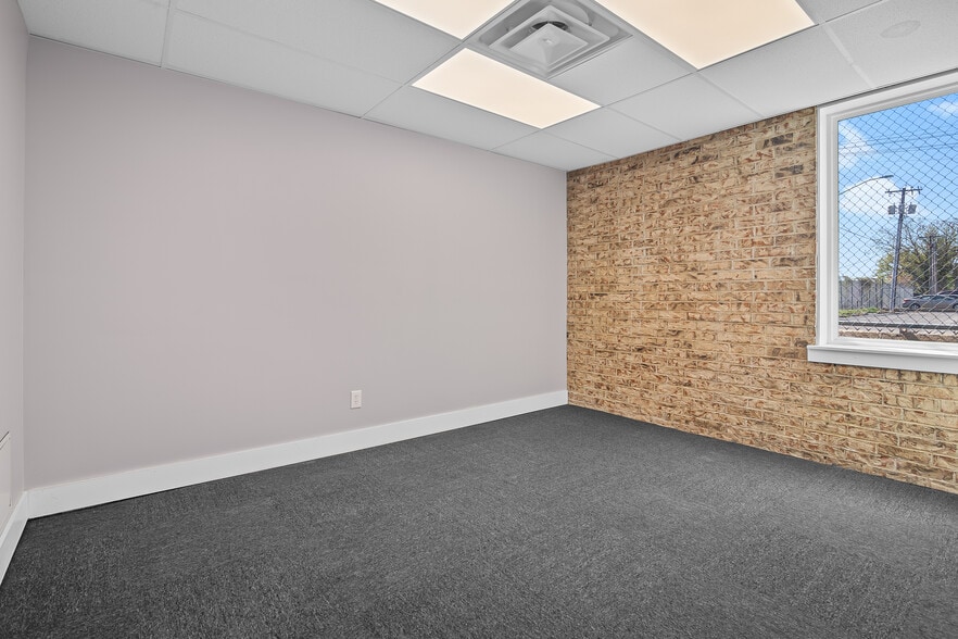 More Photos Of 2300 E 14th St, Tulsa Office For Lease