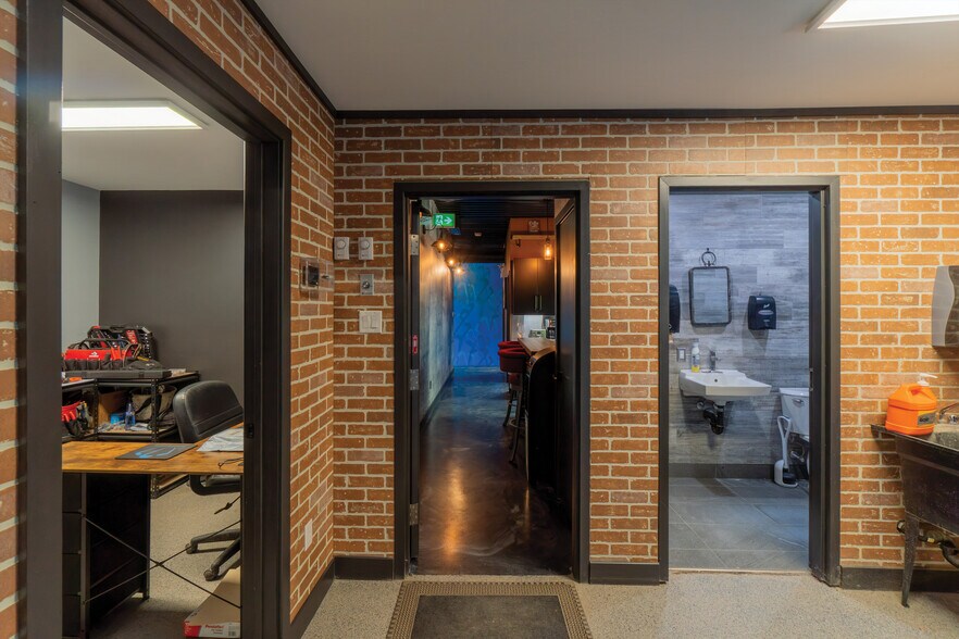 More Photos Of 00 Indcum Rd, Navan Showroom For Sale