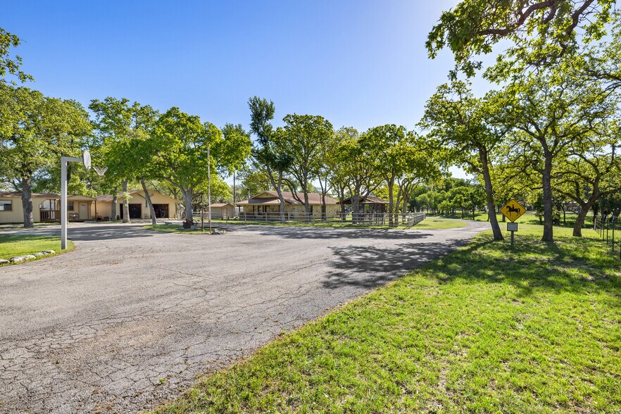 More Photos Of 13744 Us Highway 281 N, Round Mountain Flex For Sale