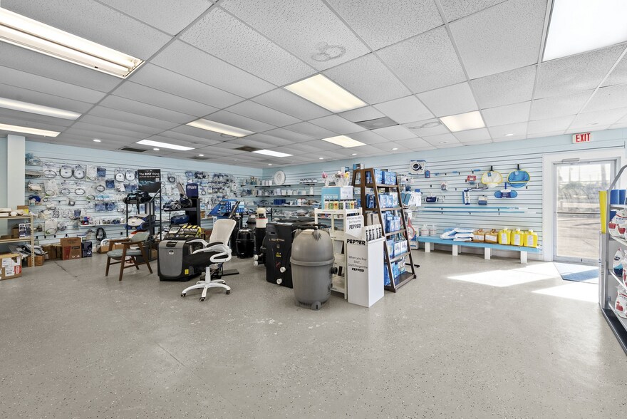 More Photos Of 1400 W Bay Dr, Largo General Retail For Sale