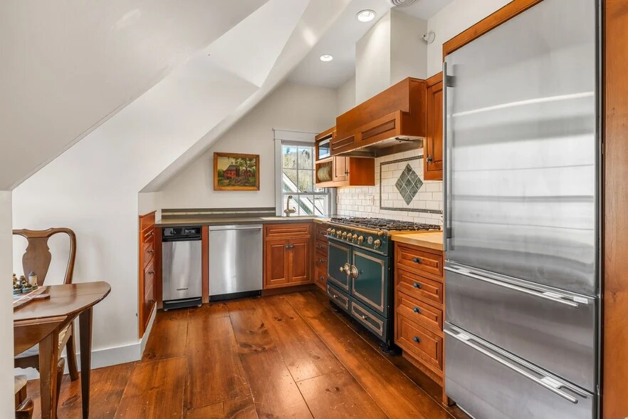 More Photos Of 31 Huntington Pl, Rochester Apartments For Sale