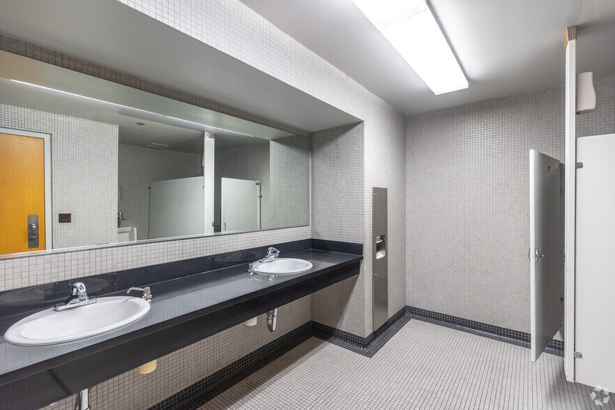 More Photos Of 23133 Hawthorne Blvd, Torrance Medical For Lease