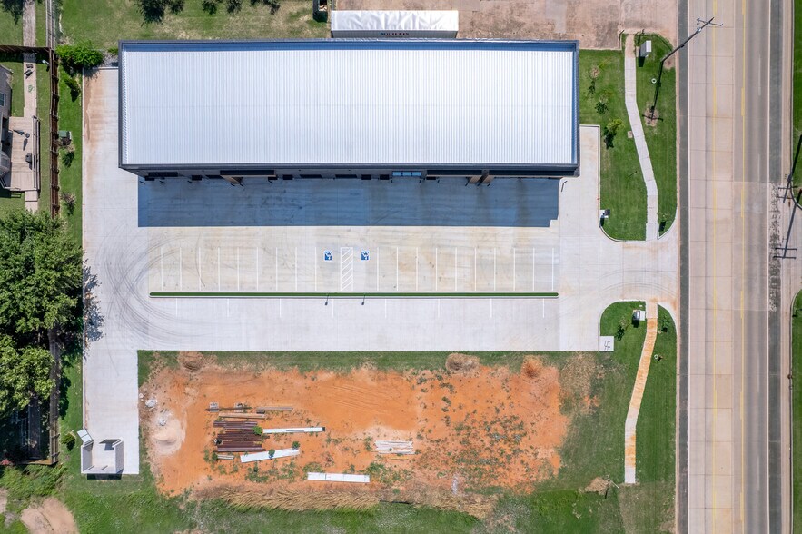 More Photos Of 4701 W Main St, Norman Office For Sale