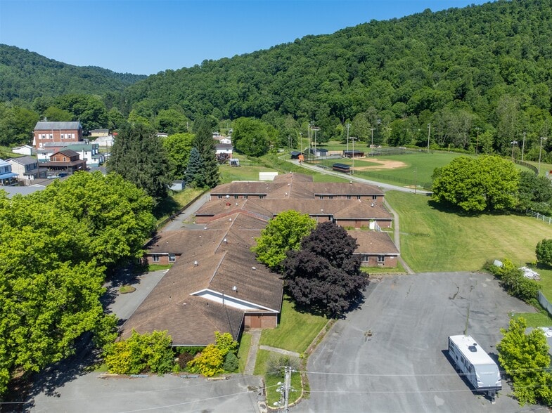 More Photos Of 18 4th St, Richwood Skilled Nursing Facility For Sale