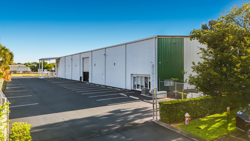 More Photos Of 4677 118th Ave N, Clearwater Manufacturing For Sale