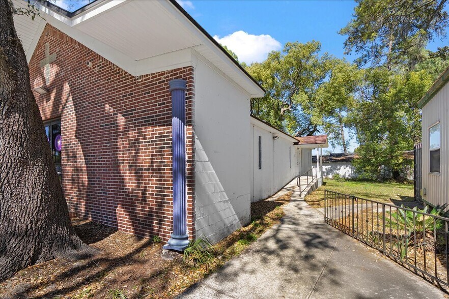 More Photos Of 1434 Oakhurst Ave, Jacksonville Religious Facility For Sale