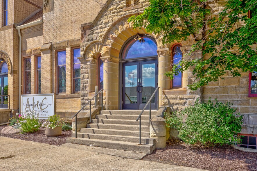 More Photos Of 2001 10th St, Emmetsburg General Retail For Sale