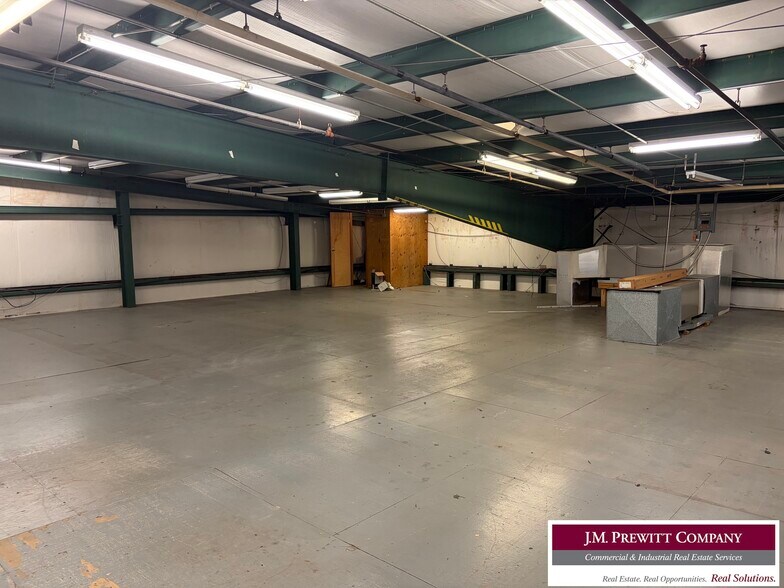 More Photos Of 399 Ml King Jr Pky, Beaumont Service For Lease