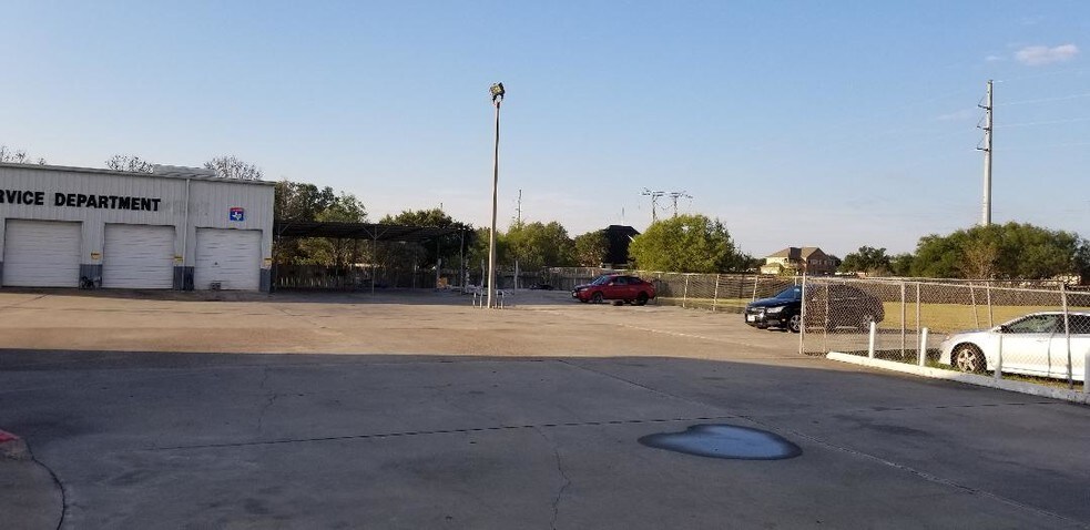 More Photos Of 13933 Northwest Blvd, Corpus Christi Auto Dealership For Lease