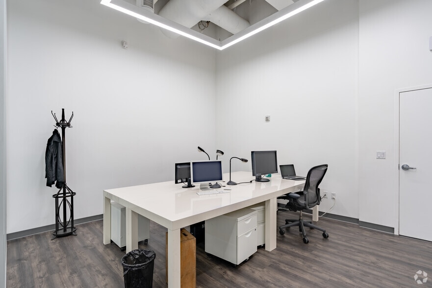 More Photos Of 6565 W Sunset Blvd, Hollywood Office For Lease